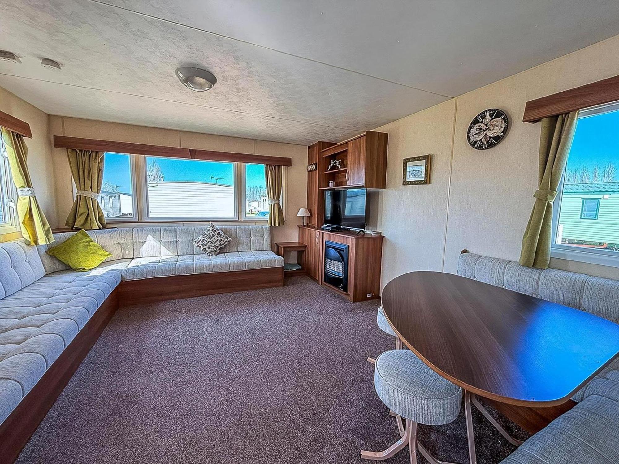 Homely Caravan At Manor Park, Nearby Hunstanton Beach In Norfolk Ref 23039T Extérieur photo