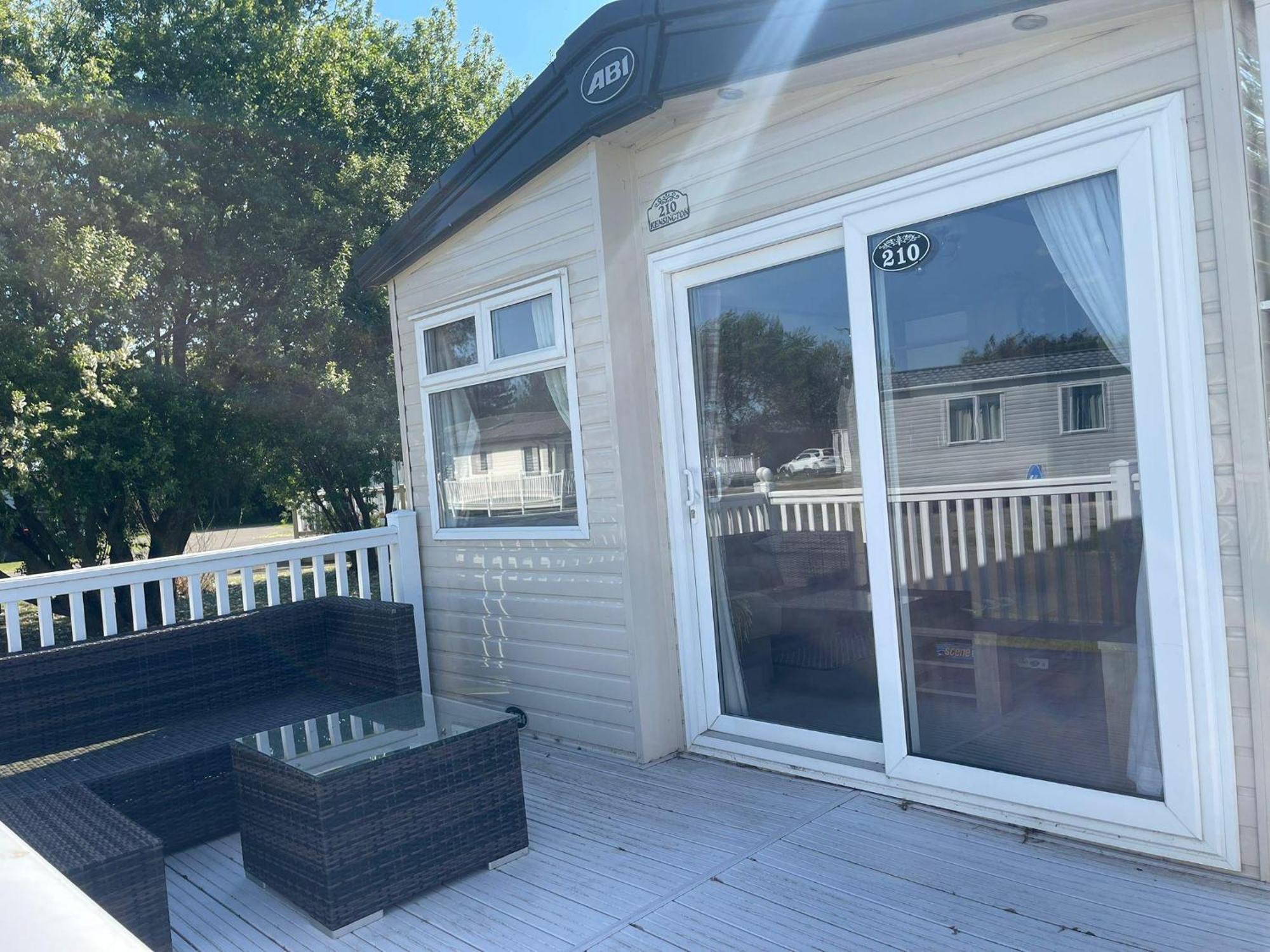 Homely Caravan At Manor Park, Nearby Hunstanton Beach In Norfolk Ref 23039T Extérieur photo